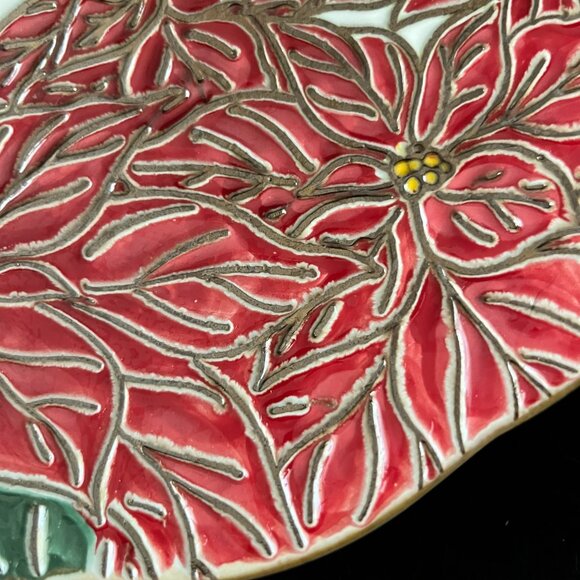 Holiday Poinsettia Flower Serving/Dinner Plate By: Spectrum Designz - Picture 4 of 7